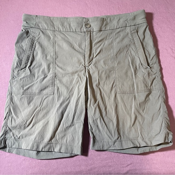 Athleta Pants - Athleta Trekkie Bermuda 2.0 Shorts in Forest Green - Size 12 Outdoor Hiking